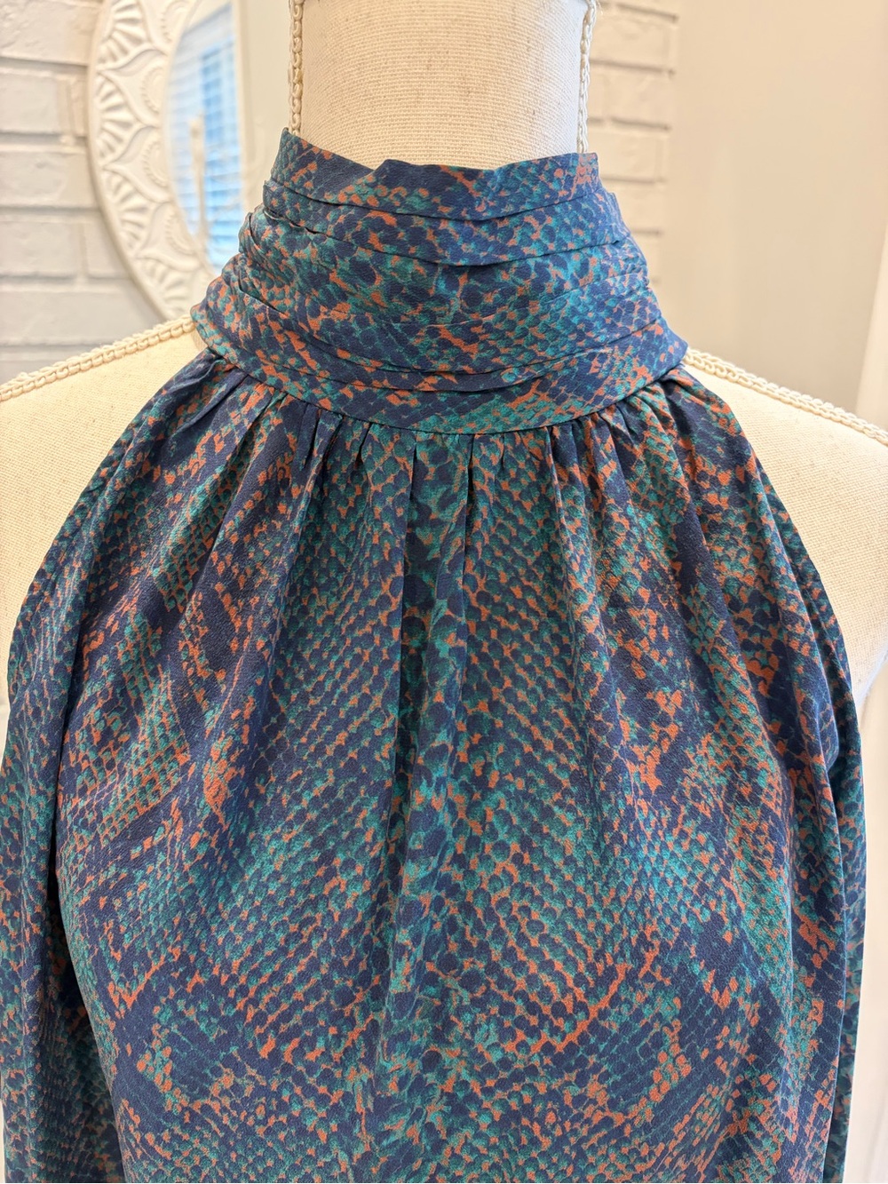 Joie Sleeveless Silk Blouse Snakeskin high neck Career Elegant Chic Business - Picture 2 of 10